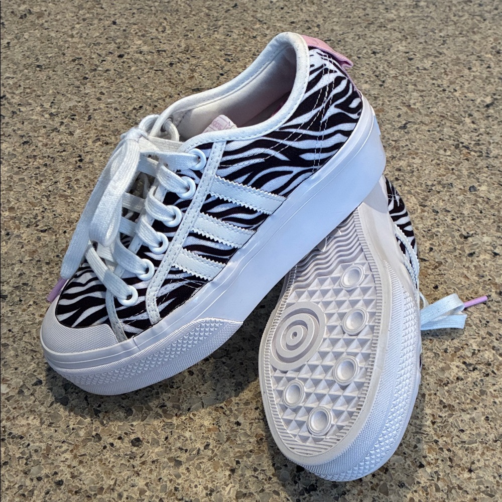 Girls Size 5 Adidas Nizza Platform Shoes Women's, Cloud White/Bliss Lilac/Core - Picture 11 of 12